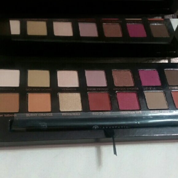 Anastasia Modern Renaissance - Picture 3 of 4
